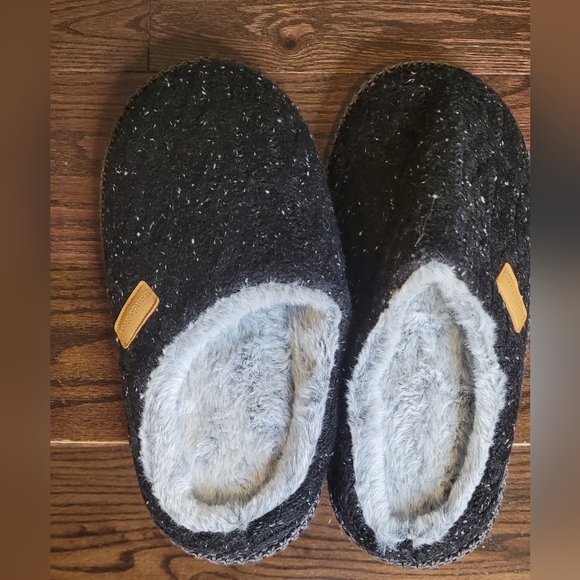 Soft bed/house Slippers - Picture 6 of 10
